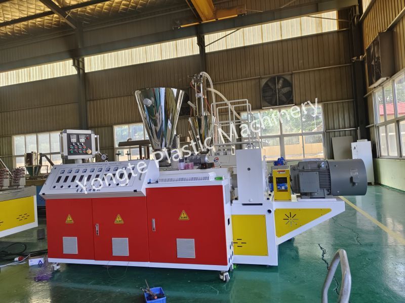 Sản xuất hoàn thiện máy đùn WPC hiệu quả cao Yongte