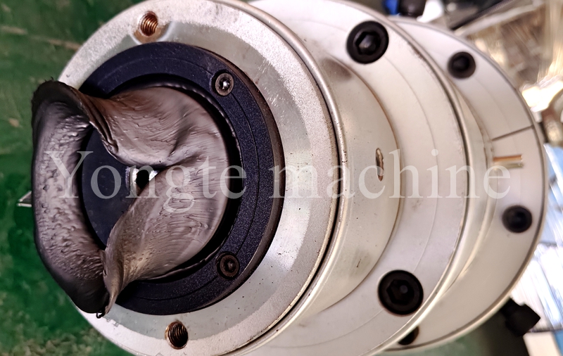 thí nghiệm ép đùn vật liệu hỗn hợp polyetylen và graphene