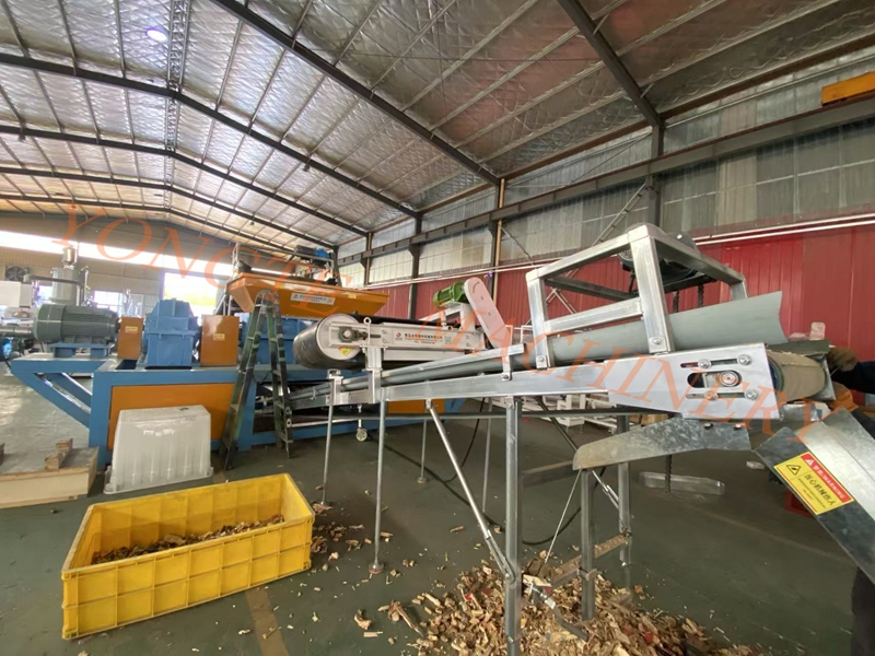 Máy hủy thân gỗ nhựa của Qingdao Yongte đã được thử nghiệm thành công