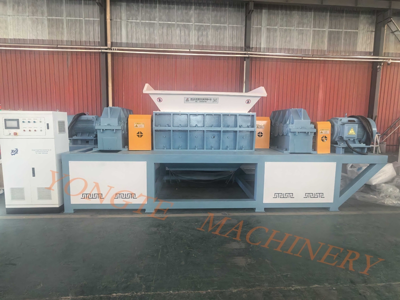5 tấn mỗi giờ! Tuổi thọ của máy cắt thép hợp kim được kéo dài 3 lần. Máy hủy tài liệu của máy móc nhựa Yongte định hình lại mô hình sản xuất của các sản phẩm bằng gỗ.