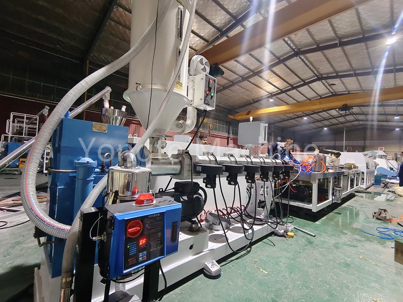 Vượt qua những khó khăn sản xuất! Máy móc nhựa Yongte cho phép sản xuất ổn định và hiệu quả các bảng bọt nhựa PVC