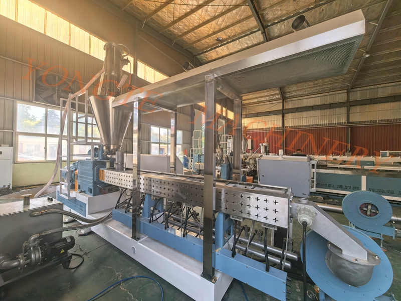 Dây chuyền sản xuất viên nhựa của Qingdao Yongte Trình sản xuất viên nhựa đã hoàn thành hoạt động dùng thử thành công