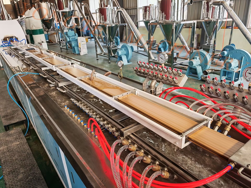 Dây chuyền sản xuất sàn bằng gỗ nhựa của Qingdao Yongte đã hoàn thành việc chạy thử thành công