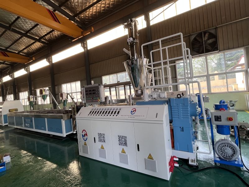 Làm thế nào để giảm mức tiêu thụ năng lượng của máy đùn WPC?