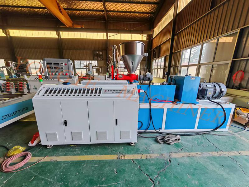 Thiết bị tự động hóa máy móc nhựa Yongte rất phổ biến ở Châu Âu