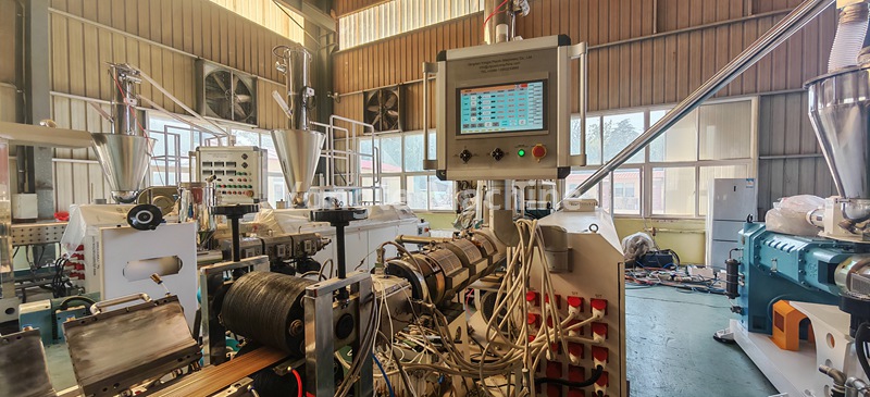 Máy hồ sơ WPC đã được thử nghiệm cho khách hàng Nam Phi