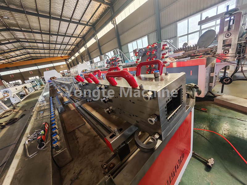 Dây chuyền ép đùn khung cửa WPC cho khách hàng Ấn Độ sản xuất hoàn thiện