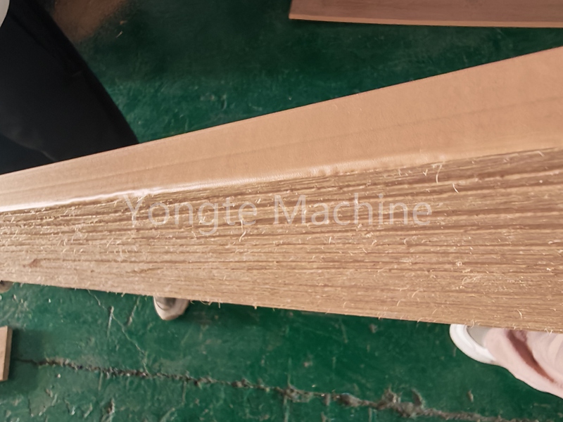 Làm thế nào để tạo ra kết cấu thô giống như gỗ trên bề mặt sản phẩm WPC?