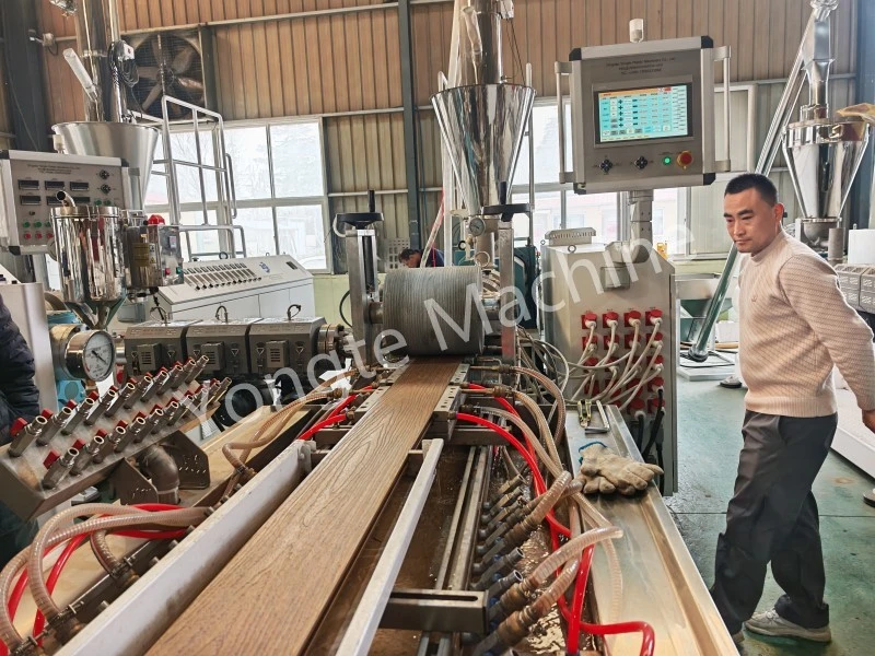 Hoạt động ổn định của máy ván sàn WPC của chúng tôi