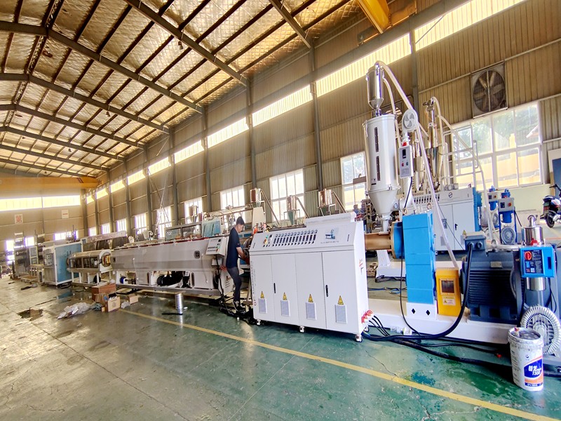 Thiết bị đùn ống PE tốc độ cao 75-250mm