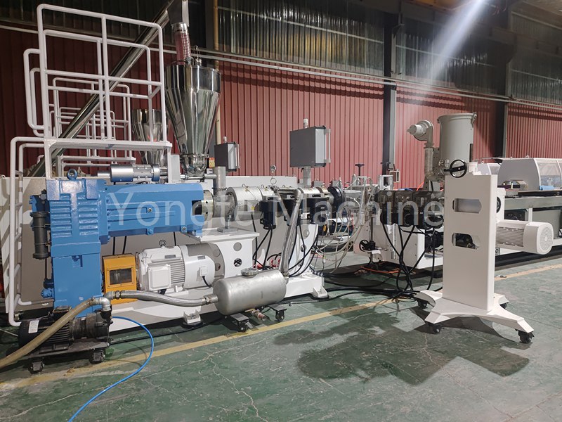 Máy sản xuất sàn WPC cùng loại