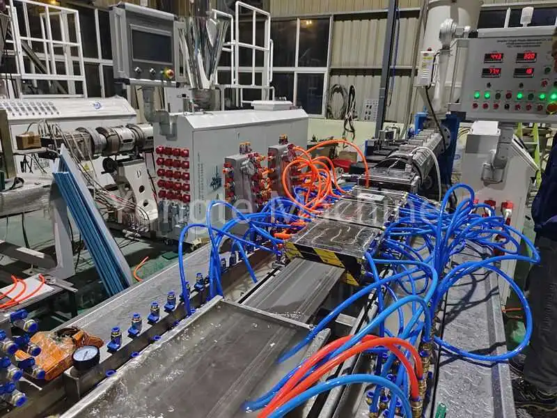 Máy ép đùn gỗ nhựa PE/PP để tái sử dụng chất thải nhựa