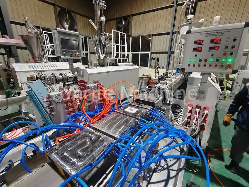 Máy đùn gỗ nhựa