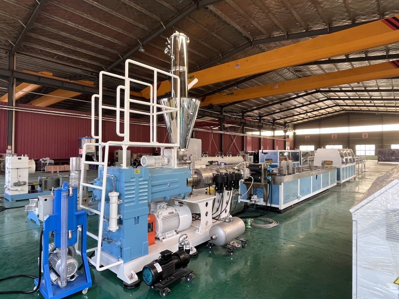 Các bộ phận có thể đeo được của máy đùn WPC là gì?