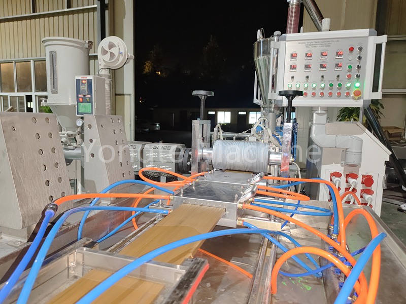 Máy sàn WPC cho khách hàng Ấn Độ