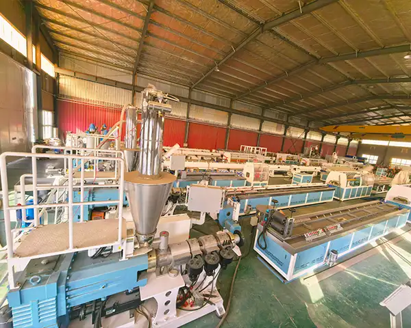 Yongte hỗ trợ khách hàng tối ưu hóa dây chuyền sản xuất ván sàn WPC để đạt sản lượng cao hơn 40%