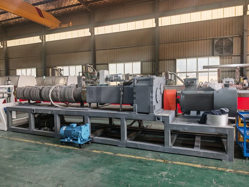 Máy đùn trục vít đôi hình nón 92/188 để sản xuất bảng WPC