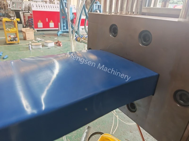 Chạy thử dây chuyền ép đùn gỗ xẻ nhựa cho tấm dày 50mm