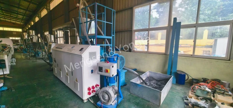 Máy tạo hạt gỗ nhựa hiệu suất cao dành cho khách hàng châu Âu