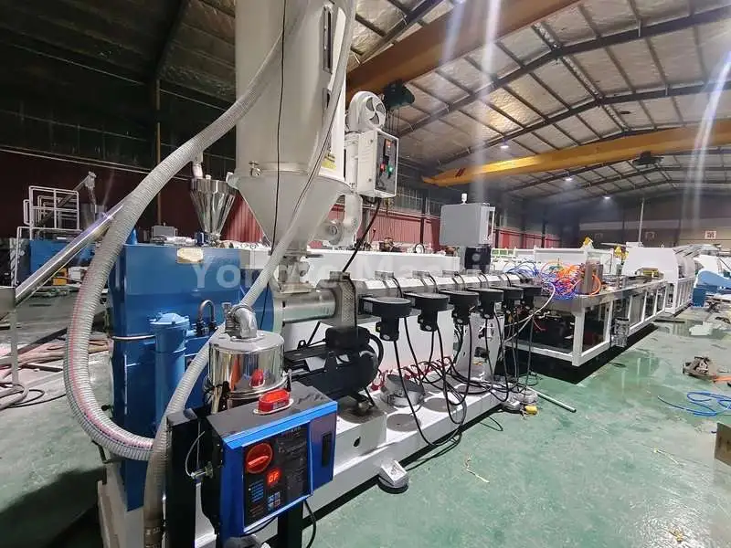 Máy xẻ gỗ nhựa
