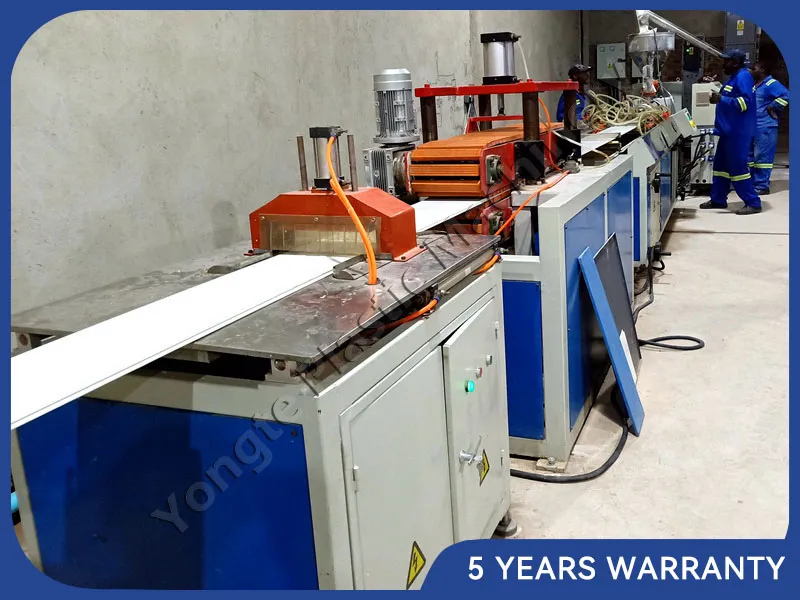 Máy sản xuất bảng trần PVC