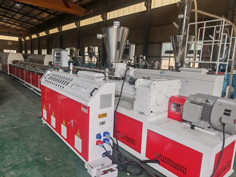 Dây chuyền ép đùn chìa khóa trao tay khung cửa WPC bằng bọt rắn cho khách hàng Ấn Độ