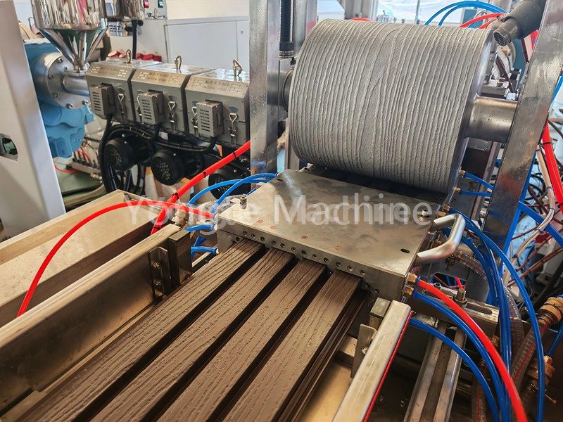 Máy làm tấm ốp tường WPC