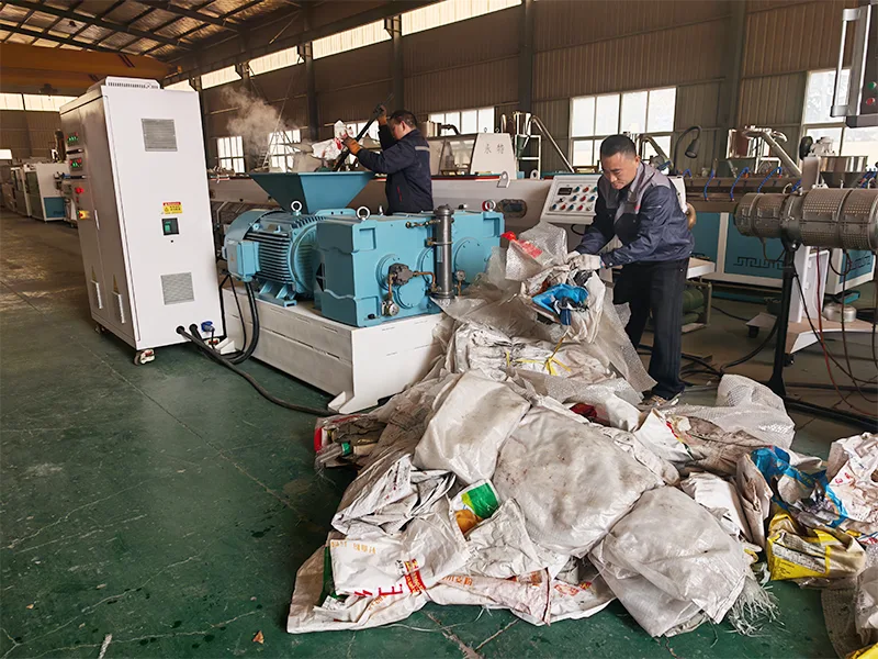 Giải pháp tái chế và tái chế rác thải nhựa tùy chỉnh của Yongte dành cho khách hàng châu Phi